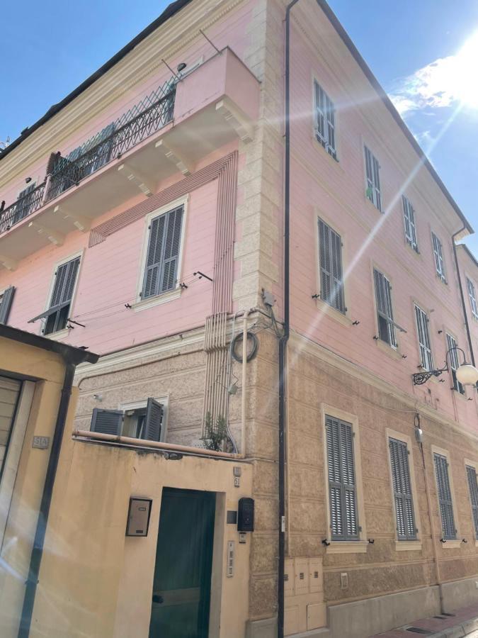 Appartamento Stella Marina In Pieno Centro Di Pietra Ligure Sulla Passeggiata E A Un Passo Dal Mare Exterior foto
